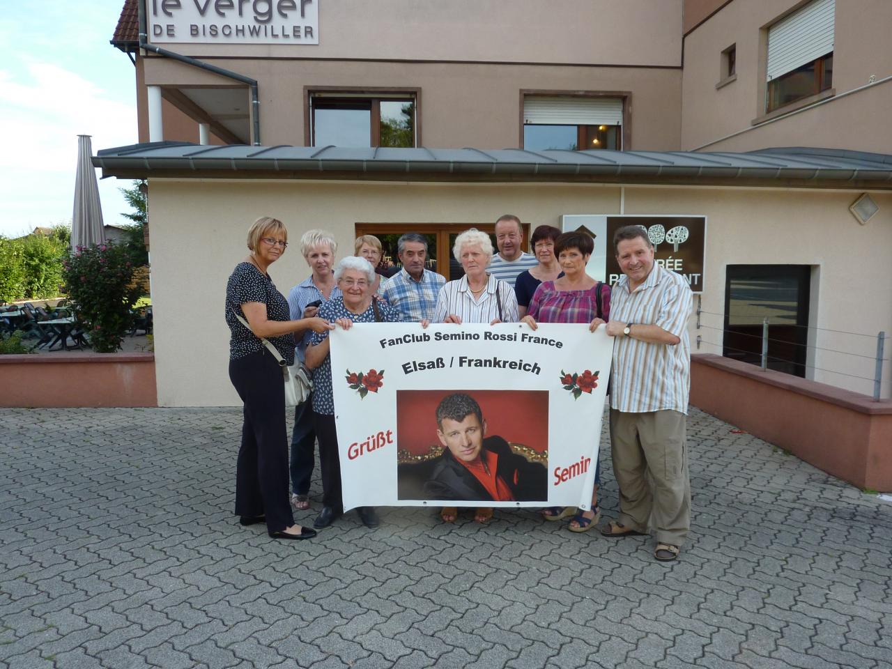 Photo avec les fans présents à Bischiller